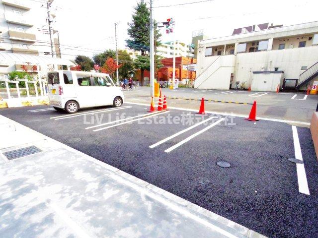 【西東京市緑町のアパートの駐車場】