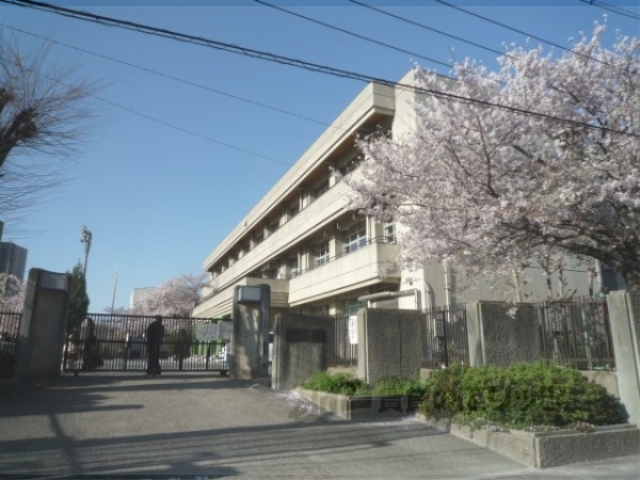 【長岡京市東神足のマンションの小学校】