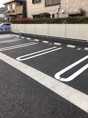 【青梅市師岡町のアパートの駐車場】