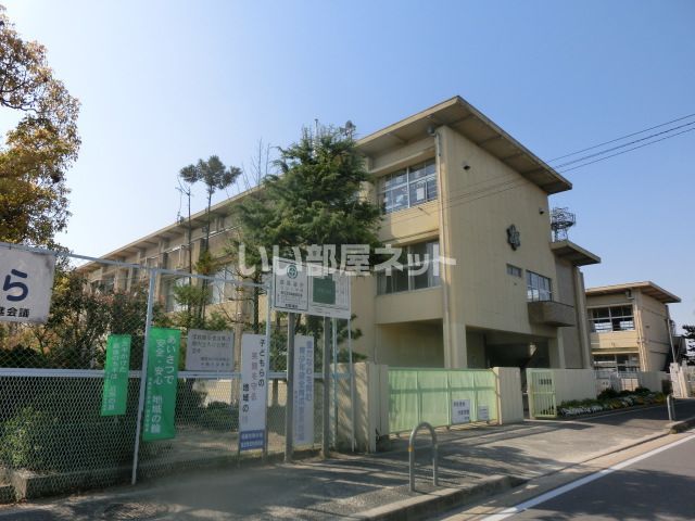 【城陽市枇杷庄のアパートの小学校】