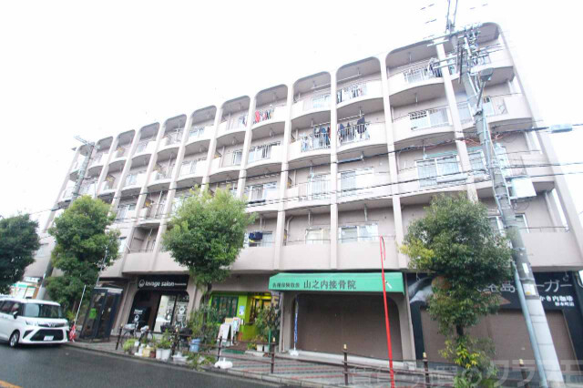 杉本町グランドハイツの建物外観