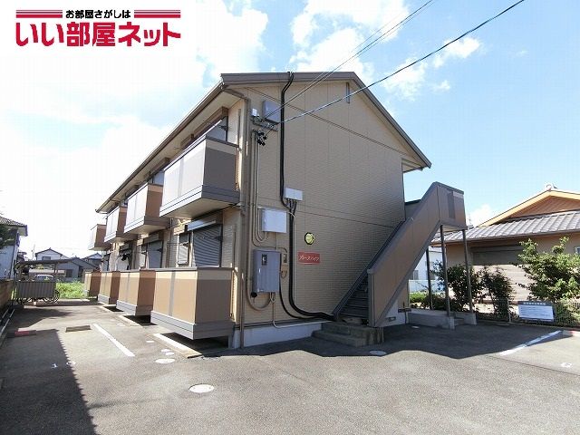 【津市高茶屋のアパートの建物外観】