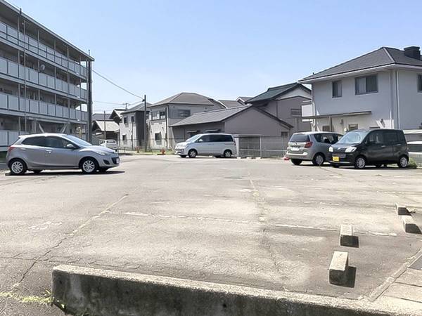 【ビレッジハウス関2号棟の駐車場】