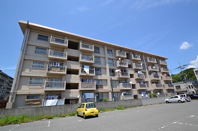 鵜崎マンションの建物外観