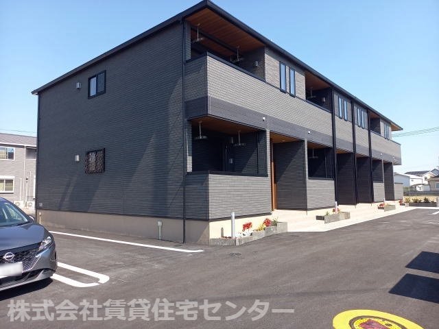 岩出市岡田のアパートの建物外観