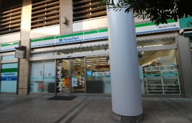 コンビニ　ファミリーマート港区白金プラザ店（コンビニ）まで489m