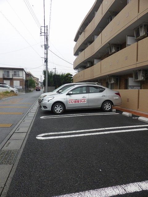 【ラウンドヒルの駐車場】