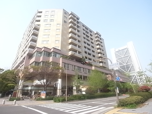 【神戸市東灘区向洋町中のマンションのスーパー】