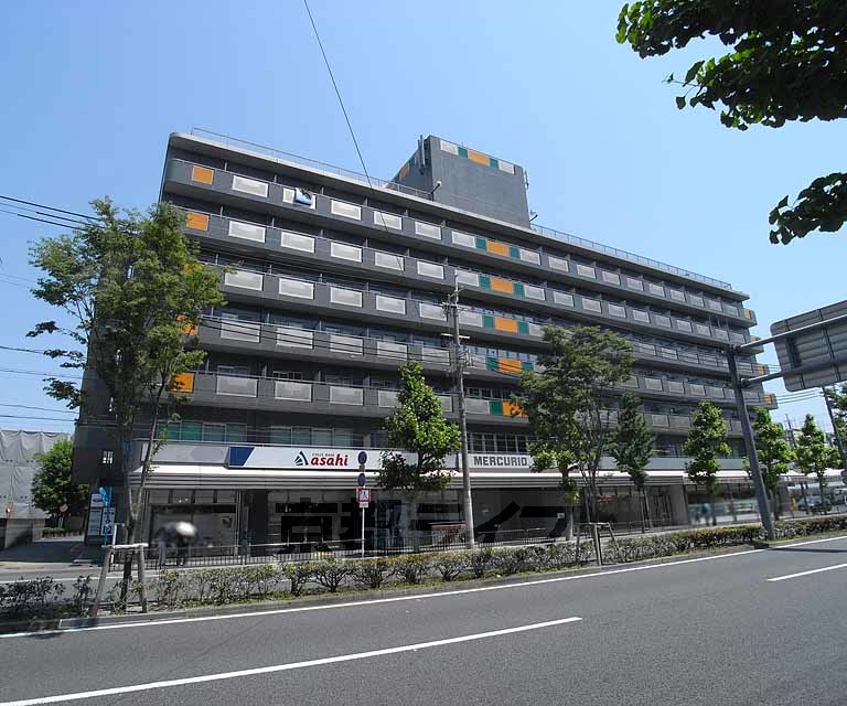 【京都市南区東九条下殿田町のマンションの建物外観】