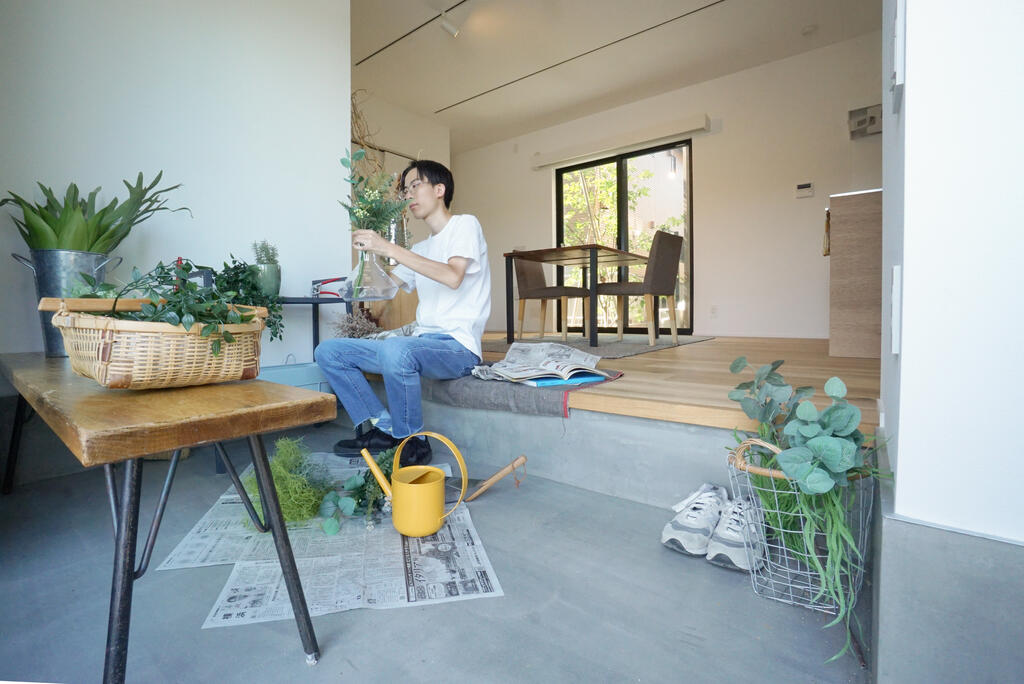 玄関　ゆとりある玄関土間は、趣味を開く場所としても。