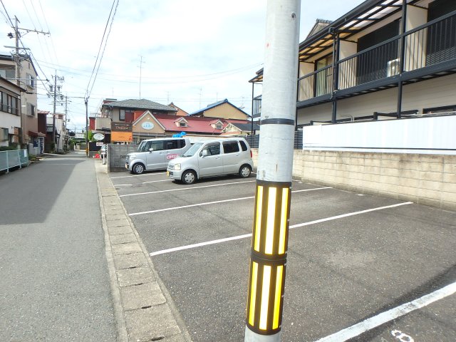 【ムーンライト旭の駐車場】