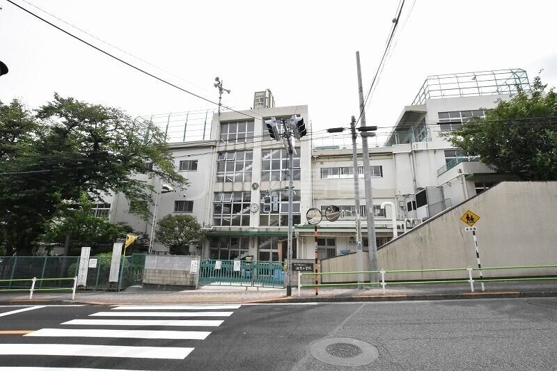 【大田区仲池上のマンションの小学校】