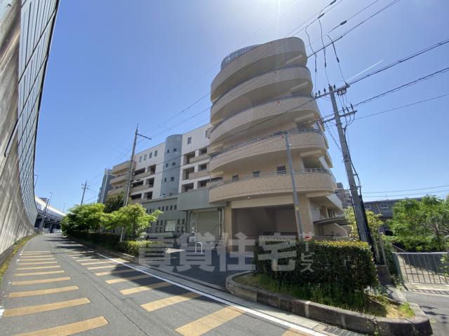 宇治市槇島町のマンションの建物外観