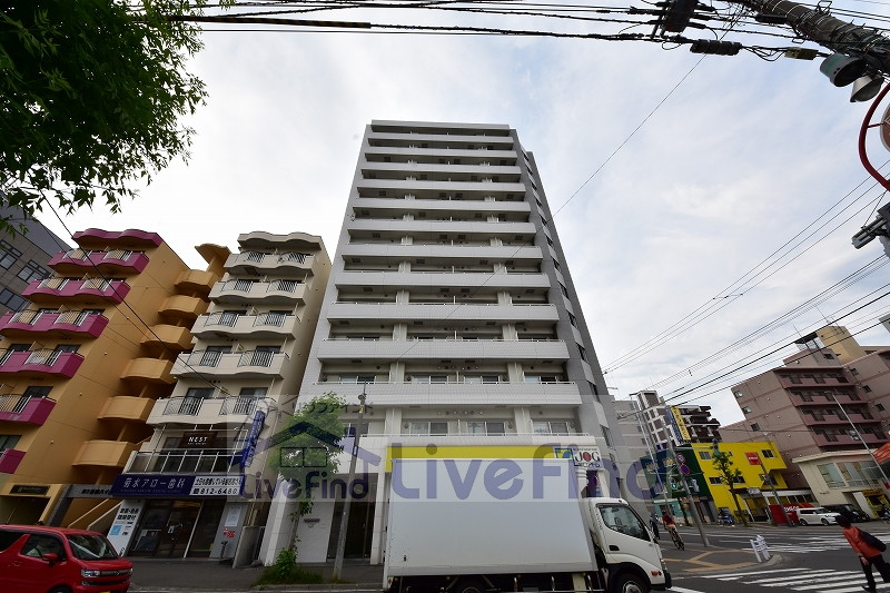 札幌市白石区菊水二条のマンションの建物外観