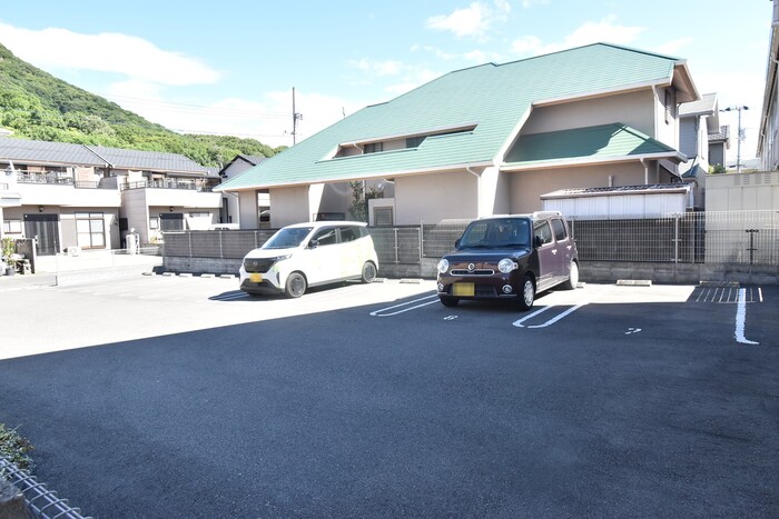 【高松市屋島西町のアパートの駐車場】