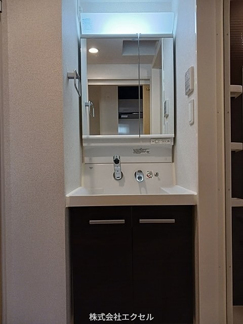 洗面設備　洗髪洗面化粧台です。