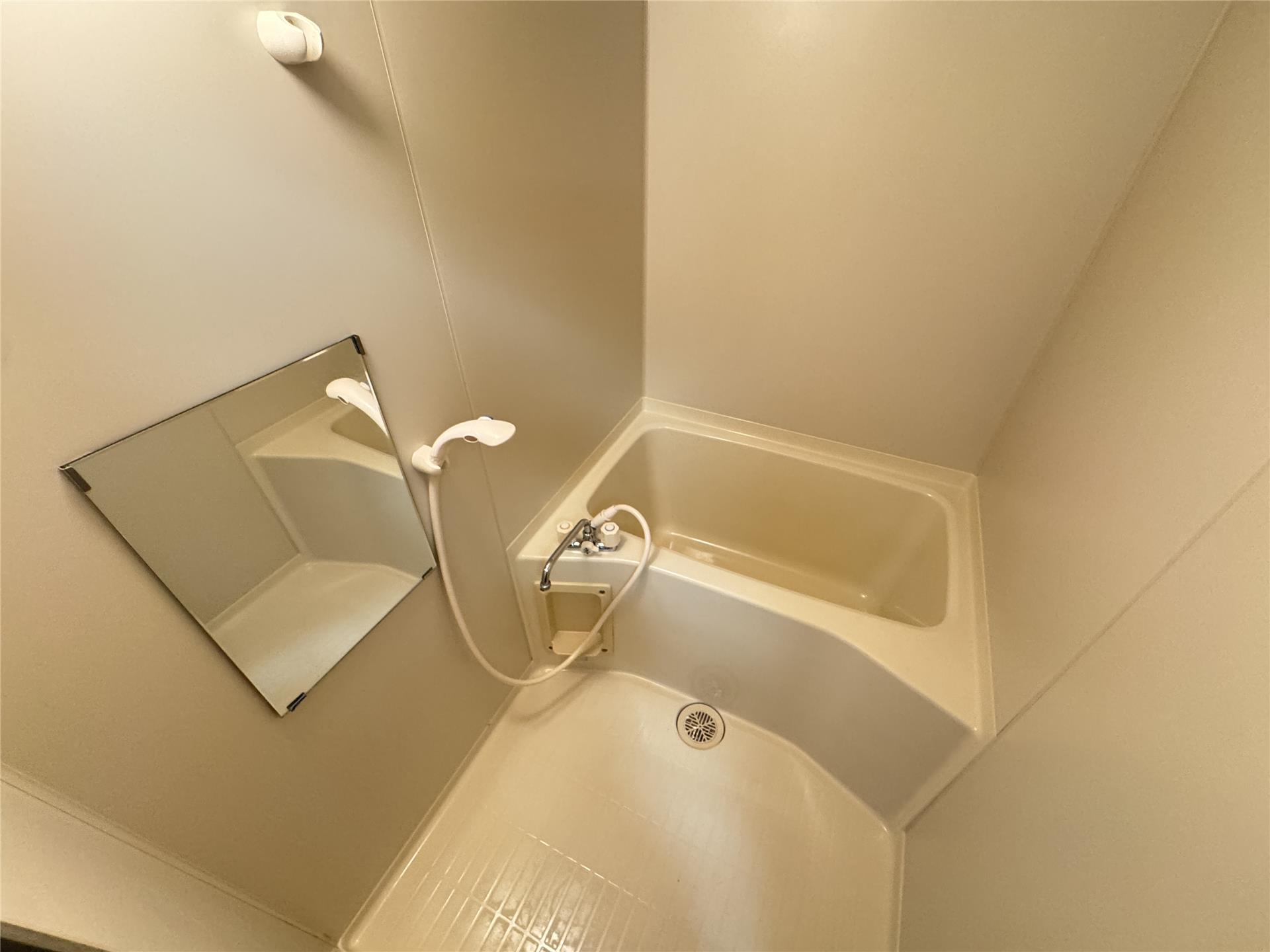 バス・シャワールーム　お風呂には便利な鏡付き☆