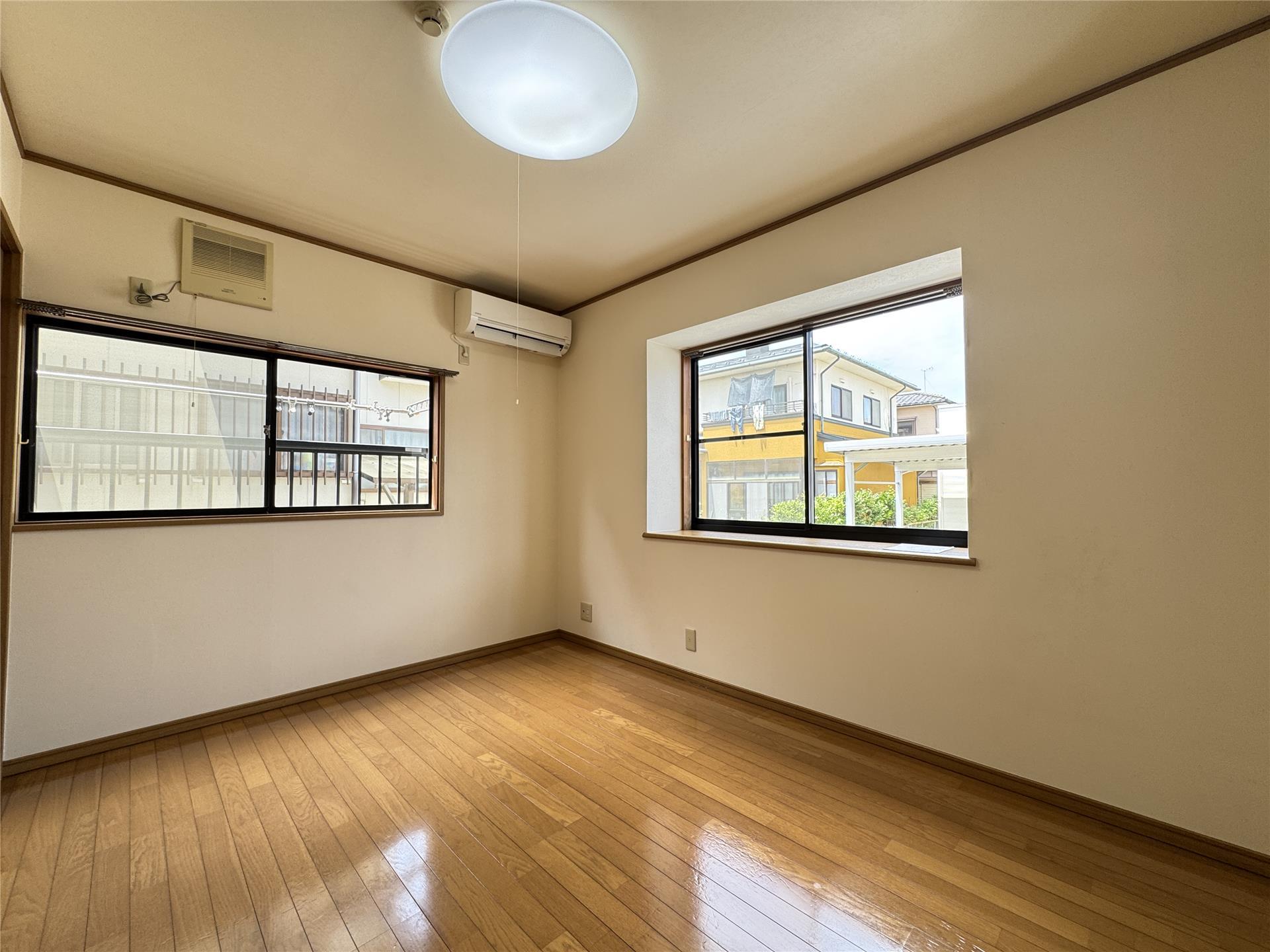 居室・リビング　全戸角部屋なので2面採光☆エアコン完備です！