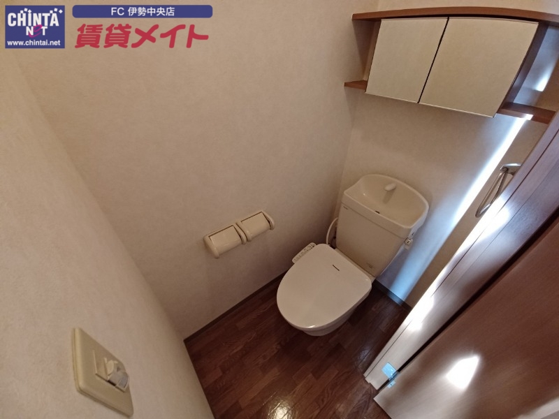 トイレ　同物件別部屋写真
