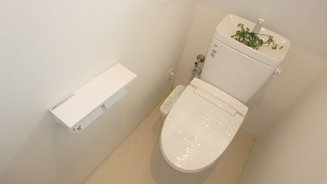 ＪＲ大阪環状線 西九条駅 徒歩7分 9階建 築8年のトイレ写真