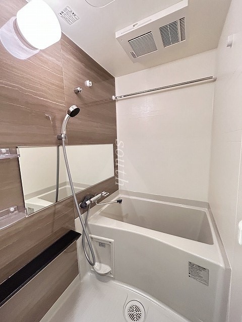 バス・シャワールーム　浴室乾燥機付きのお風呂