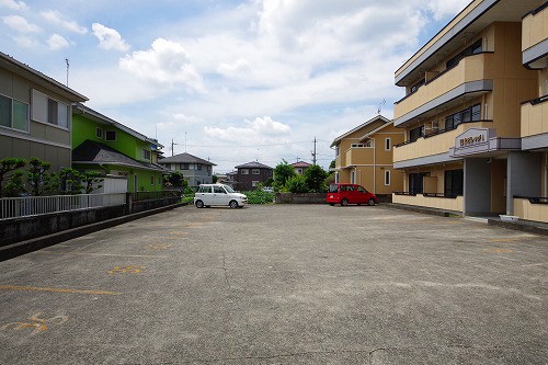 駐車場　敷地内駐車場２台付き