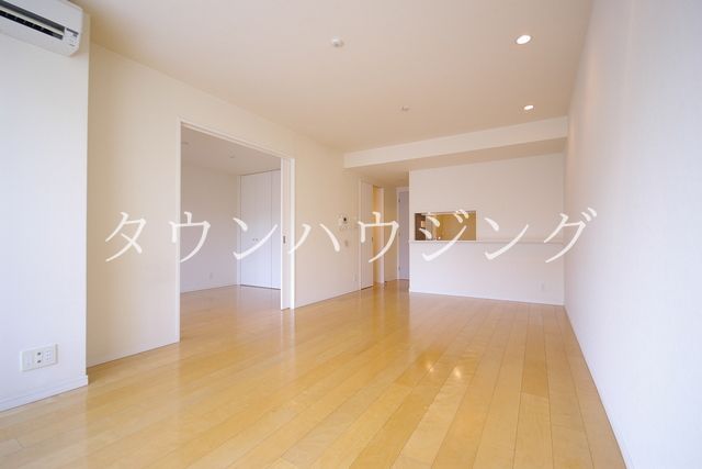 居室・リビング　Dタイプ2009年9月撮影 同タイプ706号室の写真です。