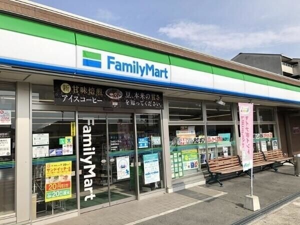 コンビニ　ファミリーマート尼崎常松店（コンビニ）まで496m