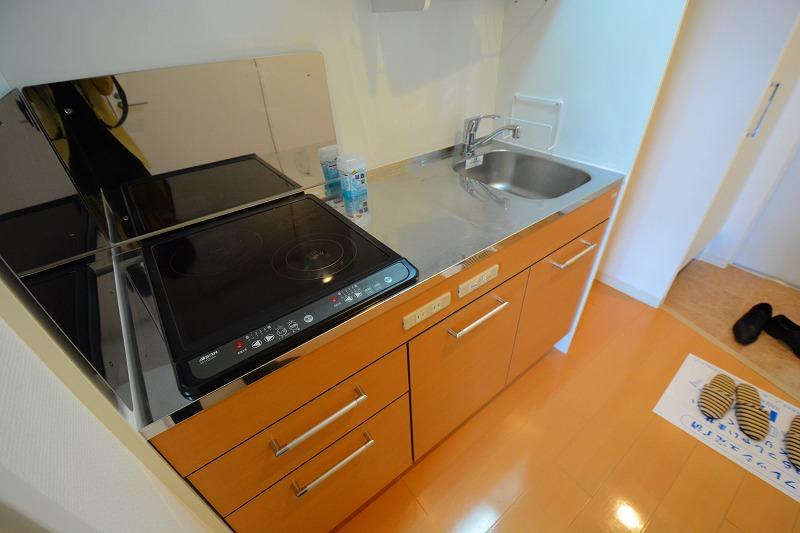 キッチン　掃除のしやすいIHコンロ付です☆