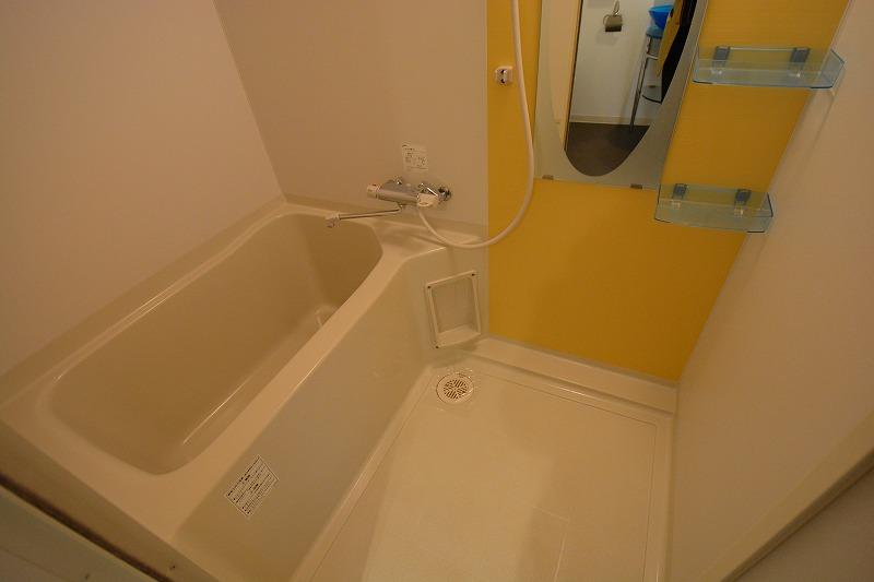 バス・シャワールーム　バストイレセパレートのシンプルな浴室です♪