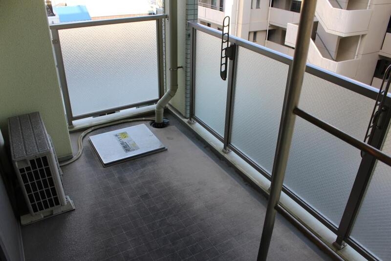 バルコニー　日当たりバッチリ、ふかふかのお布団で眠れますよ。