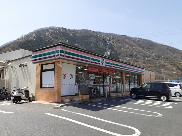 コンビニ　セブンイレブン高梁落合町店（コンビニ）まで521m