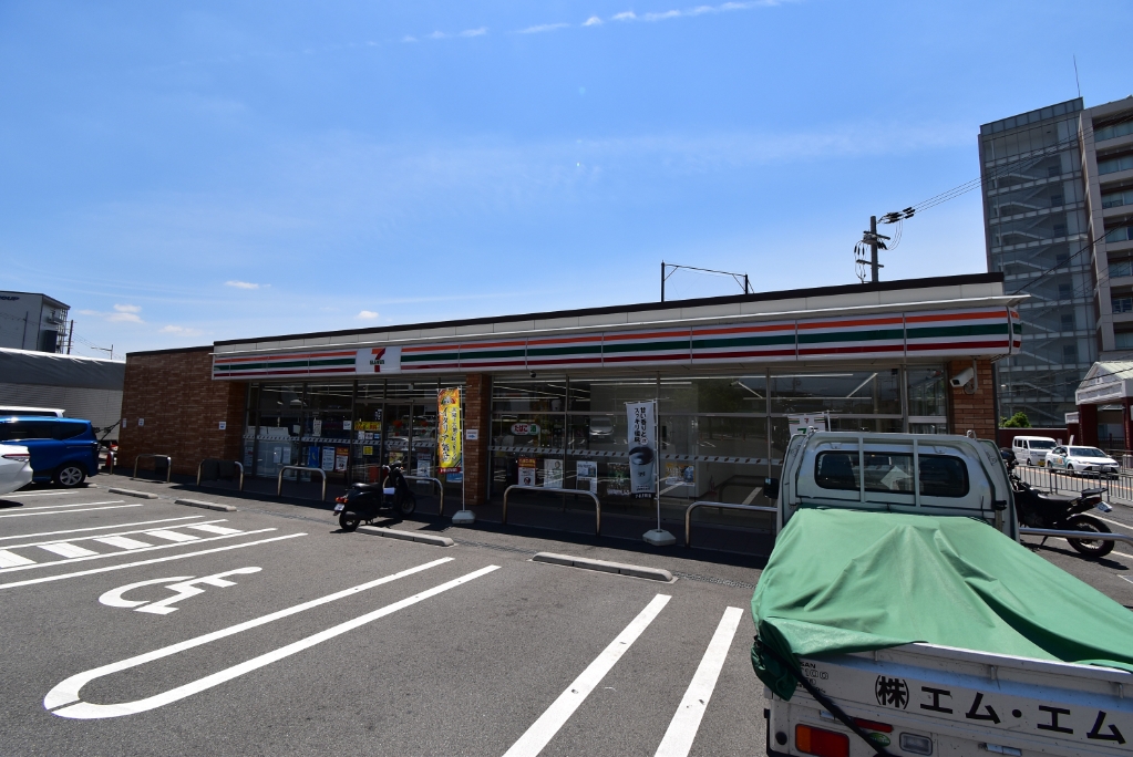コンビニ　セブンイレブン 摂南大学前店（コンビニ）まで293m