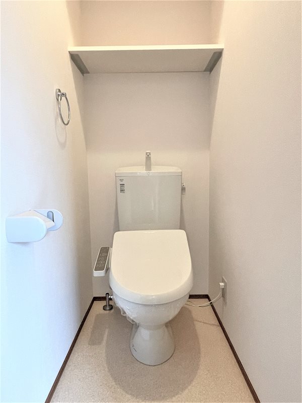 トイレ　温水洗浄便座を完備しております。
