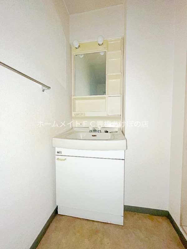 洗面設備　同型別部屋写真（反転）