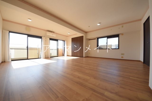 居室・リビング　おしゃれな居間です