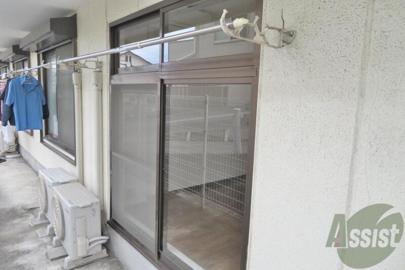 バルコニー　他の住人の方の視線が気になりますが一応ベランダです