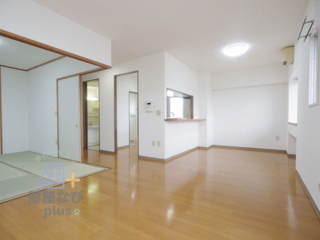 居室・リビング　※他号室写真です