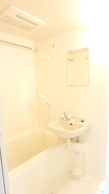 バス・シャワールーム　※別部屋参考写真