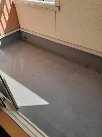 バルコニー　暖かな日差しのふりそそぐバルコニー