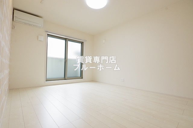 居室・リビング　9.4帖の広々とした洋室！