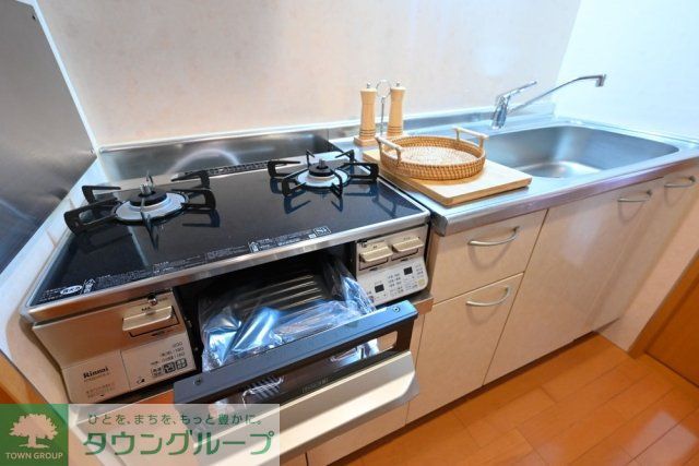 キッチン　2口ガスコンロ・グリル付/家具・小物はイメージです