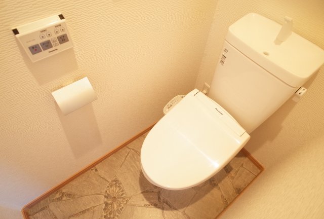 トイレ　温水洗浄便座