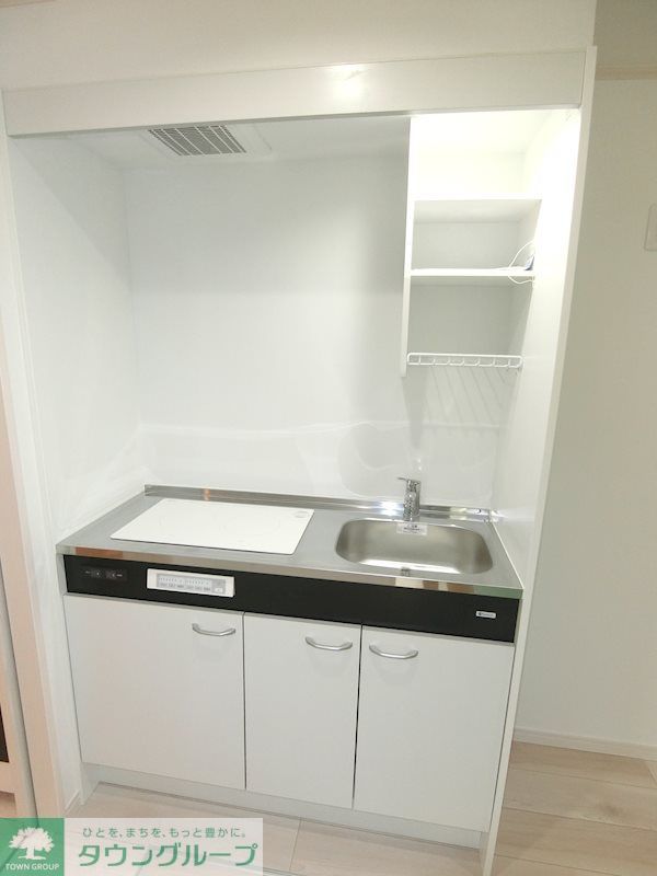 キッチン　一人暮らしに丁度いいサイズ、お手入れ楽々のIHキッチンです！