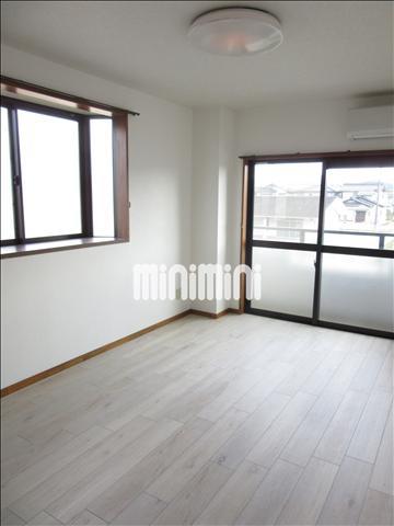 居室・リビング　日当たりも良く清潔感あふれています