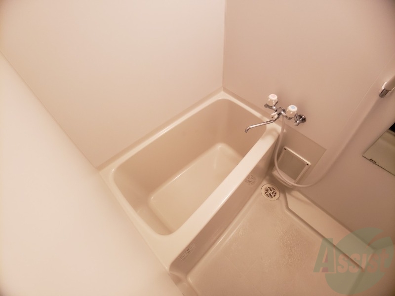 バス・シャワールーム　お風呂です。一日の疲れを癒してくださいね。