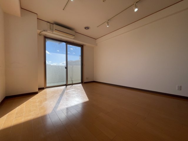 居室・リビング　同物件別部屋写真