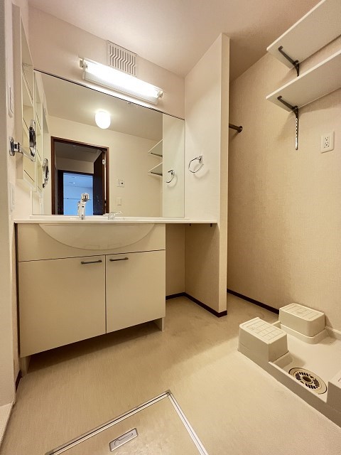 洗面設備　スペースが確保できる洗面所です