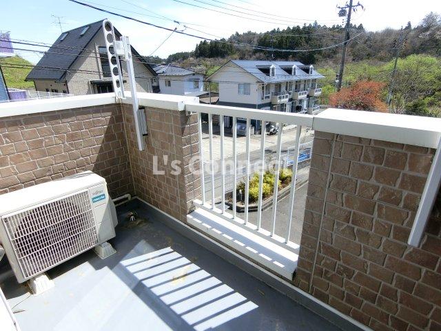バルコニー　２階のお部屋で洗濯物もたくさん干せます。