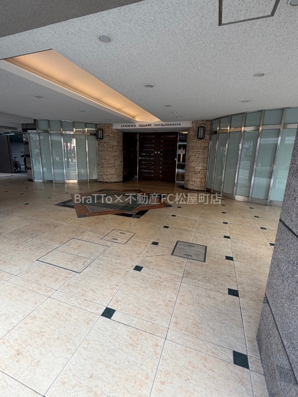 エントランス　マンション共用部分